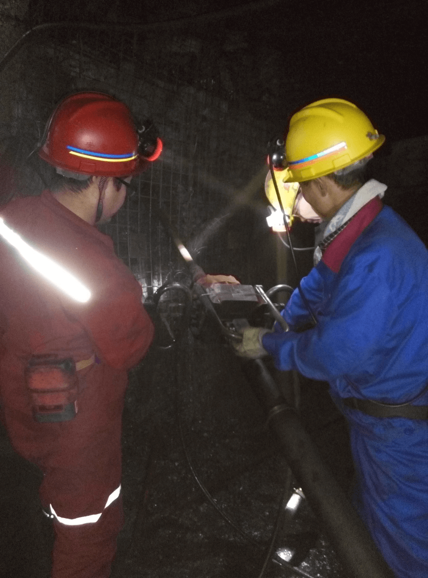 伊泰集團(tuán)再次喜提2臺(tái)氣動(dòng)架柱式鉆機(jī)，煤礦大佬為何獨(dú)寵巨匠